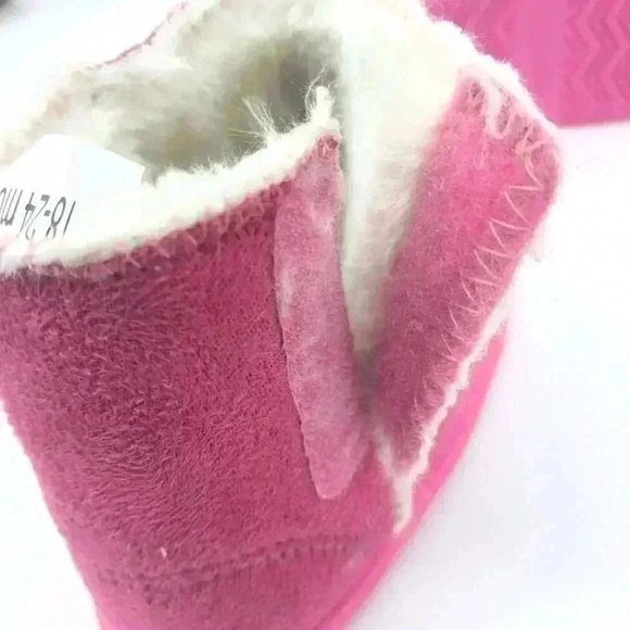 Rileyroos Caters Baby Booties 18–24M Hot Pink Suede Walker Shoes NWT Flexible - Picture 10 of 16